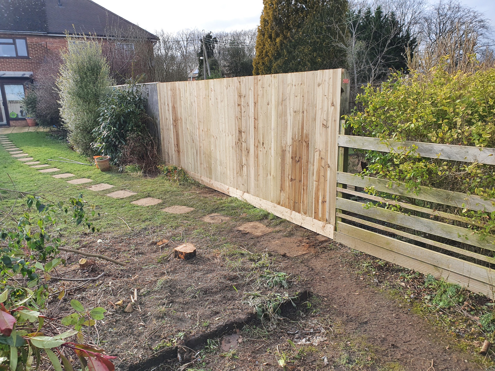 New closeboard fence installation in Leighton Buzzard